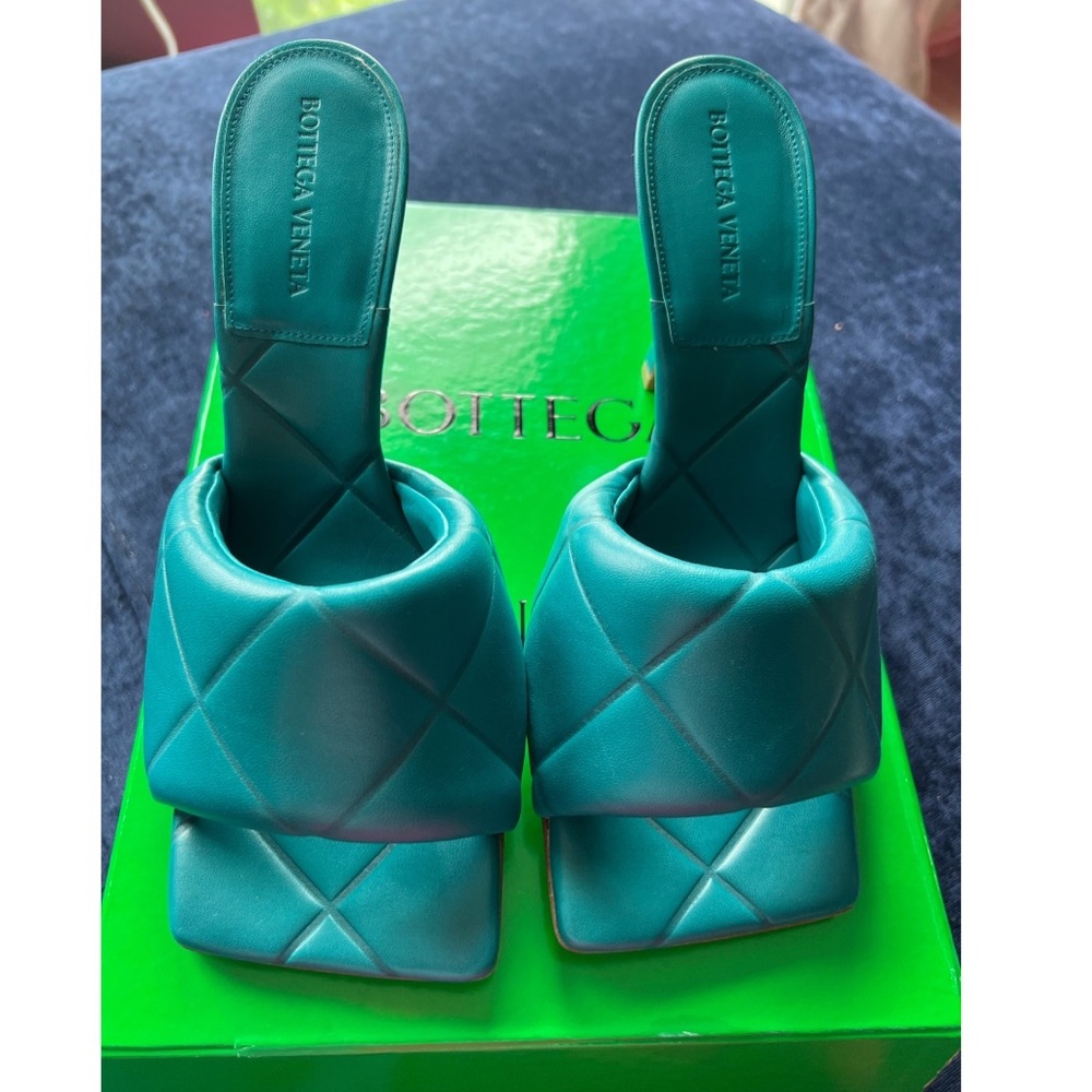 Bottega Veneta Lido slide mules sz 40